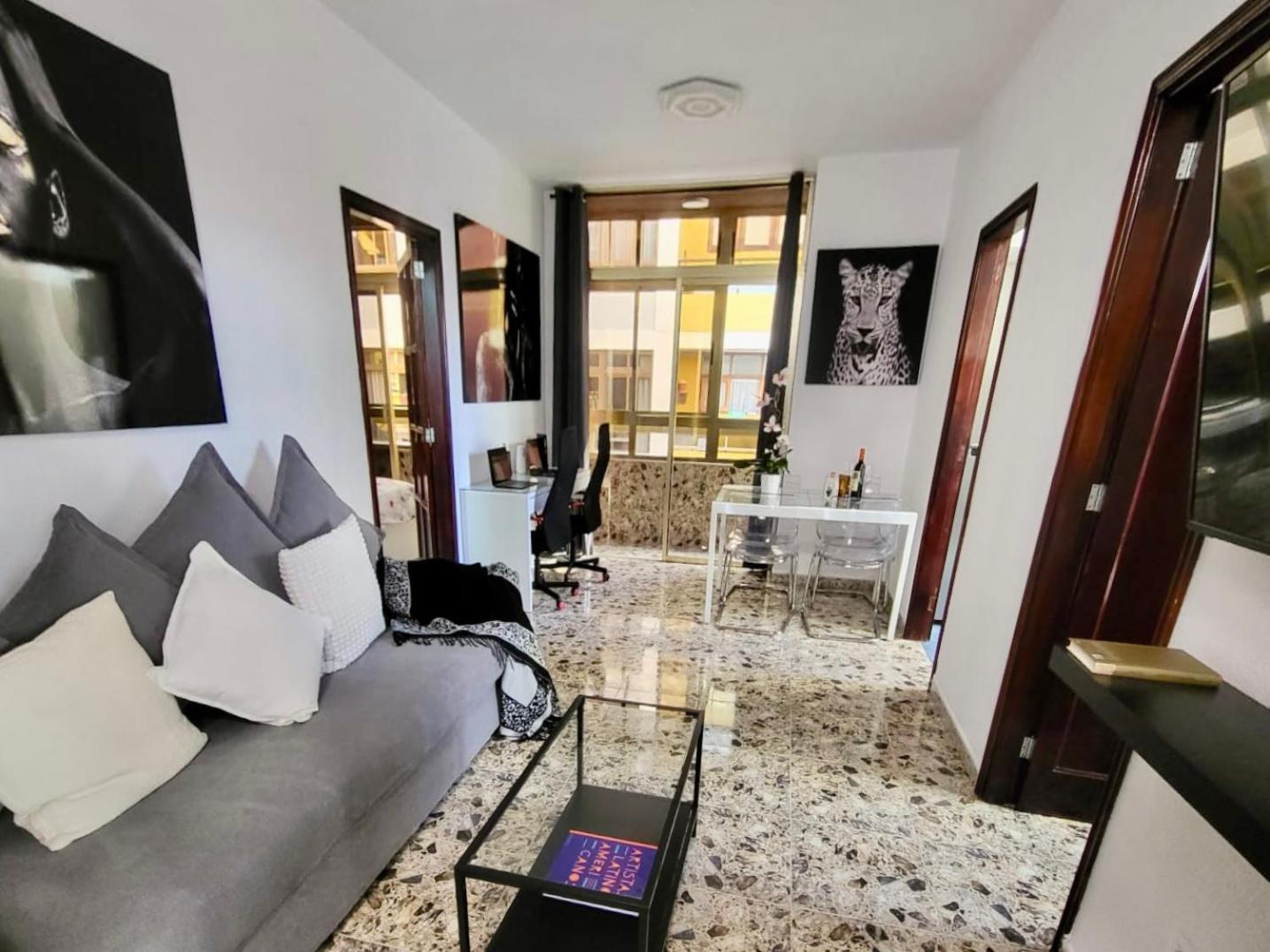 Affordable Holiday Accommodation For Large Families And Groups At Las Canteras Beach With 3 Bedrooms And Free Parking Las Palmas Exterior photo