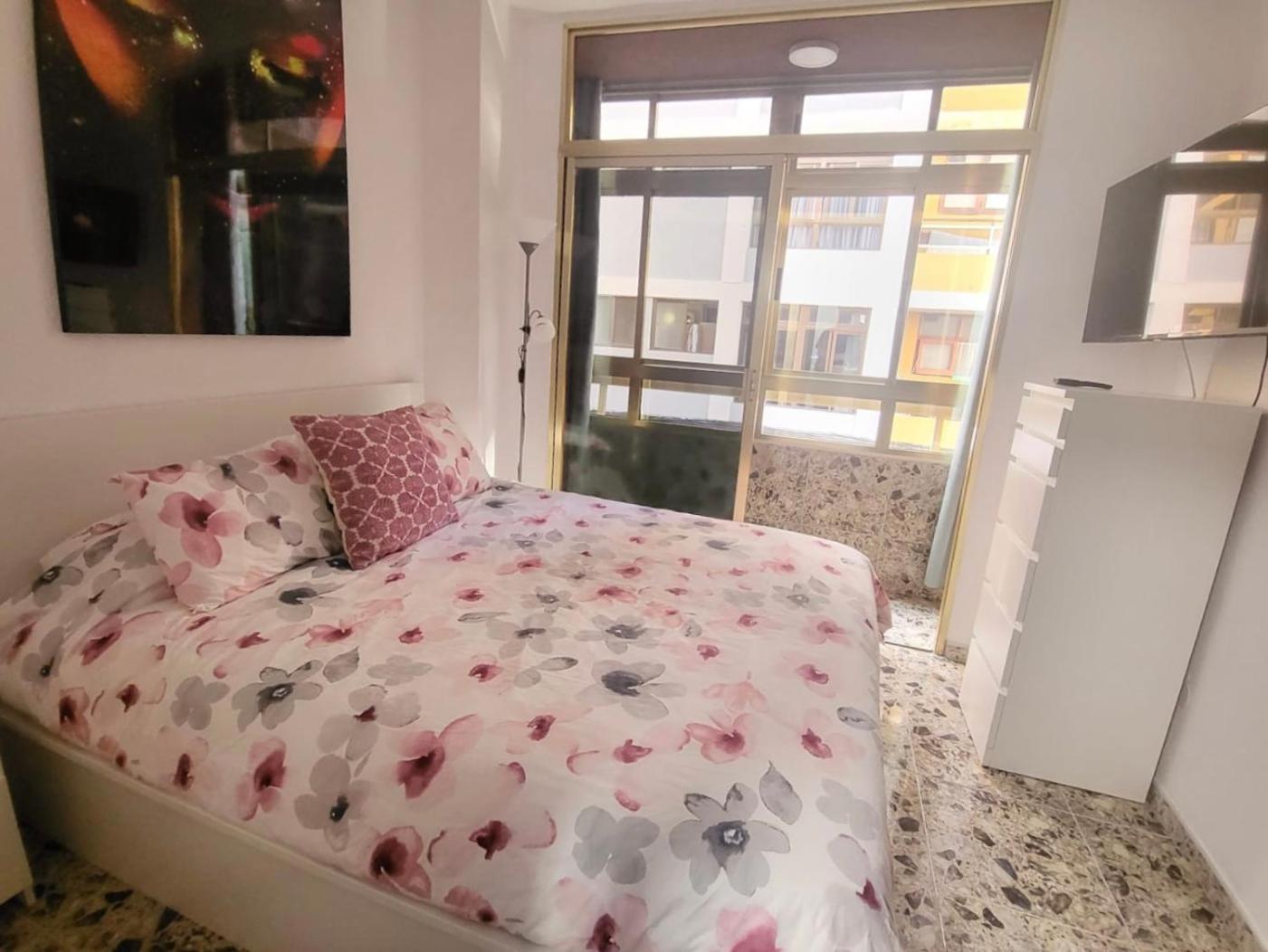 Affordable Holiday Accommodation For Large Families And Groups At Las Canteras Beach With 3 Bedrooms And Free Parking Las Palmas Exterior photo