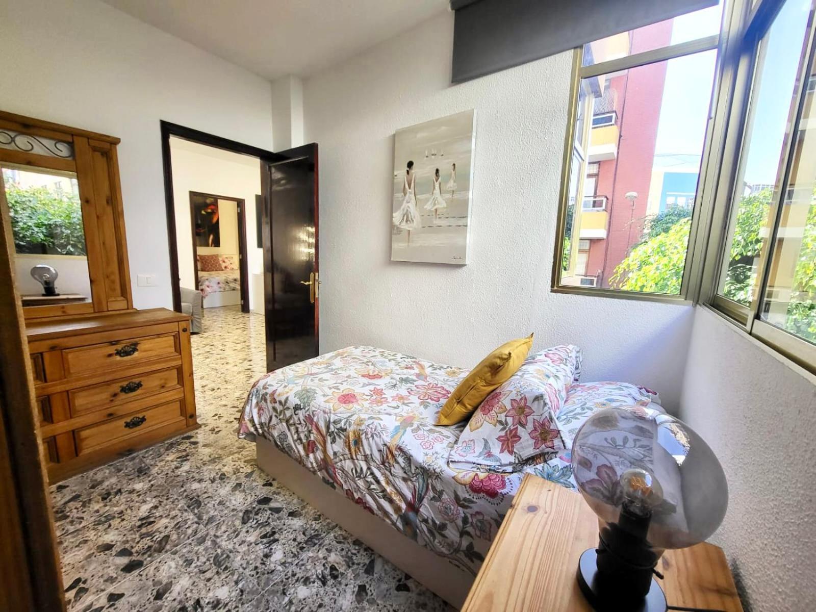 Affordable Holiday Accommodation For Large Families And Groups At Las Canteras Beach With 3 Bedrooms And Free Parking Las Palmas Exterior photo
