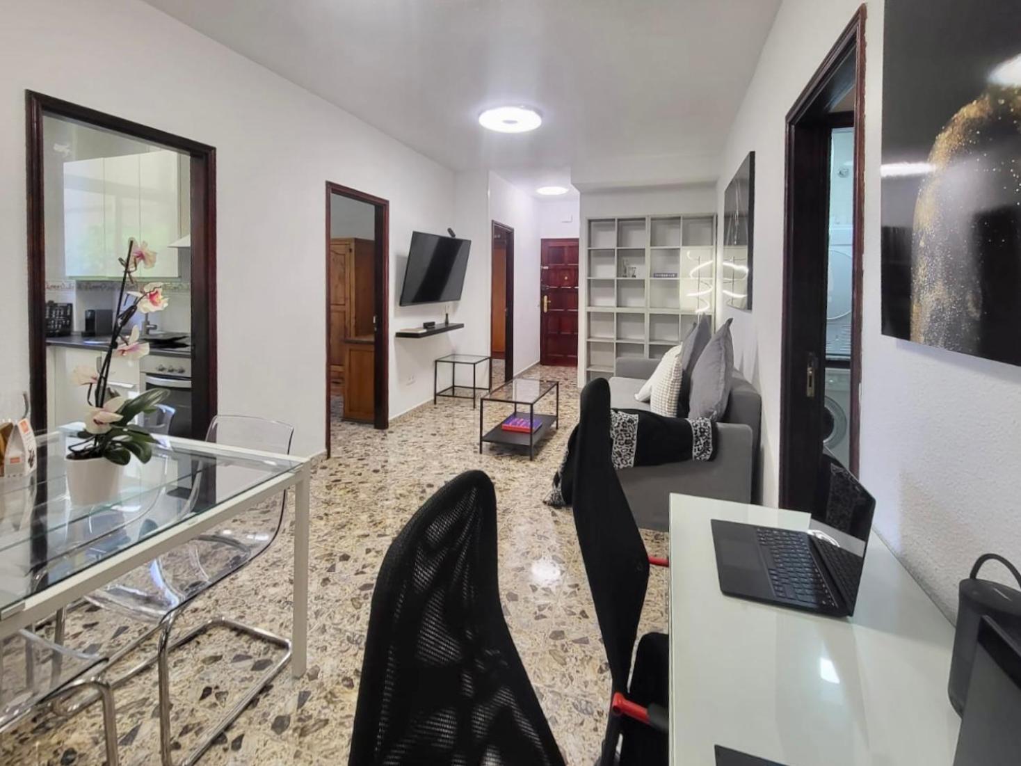 Affordable Holiday Accommodation For Large Families And Groups At Las Canteras Beach With 3 Bedrooms And Free Parking Las Palmas Exterior photo