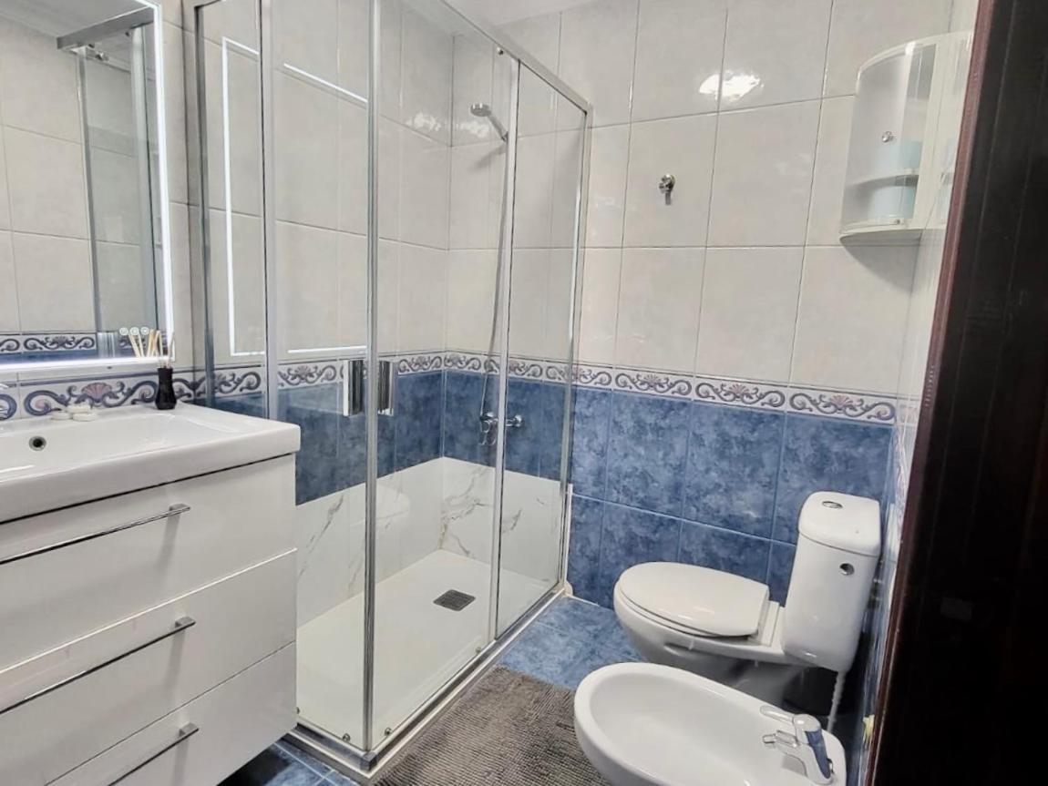 Affordable Holiday Accommodation For Large Families And Groups At Las Canteras Beach With 3 Bedrooms And Free Parking Las Palmas Exterior photo
