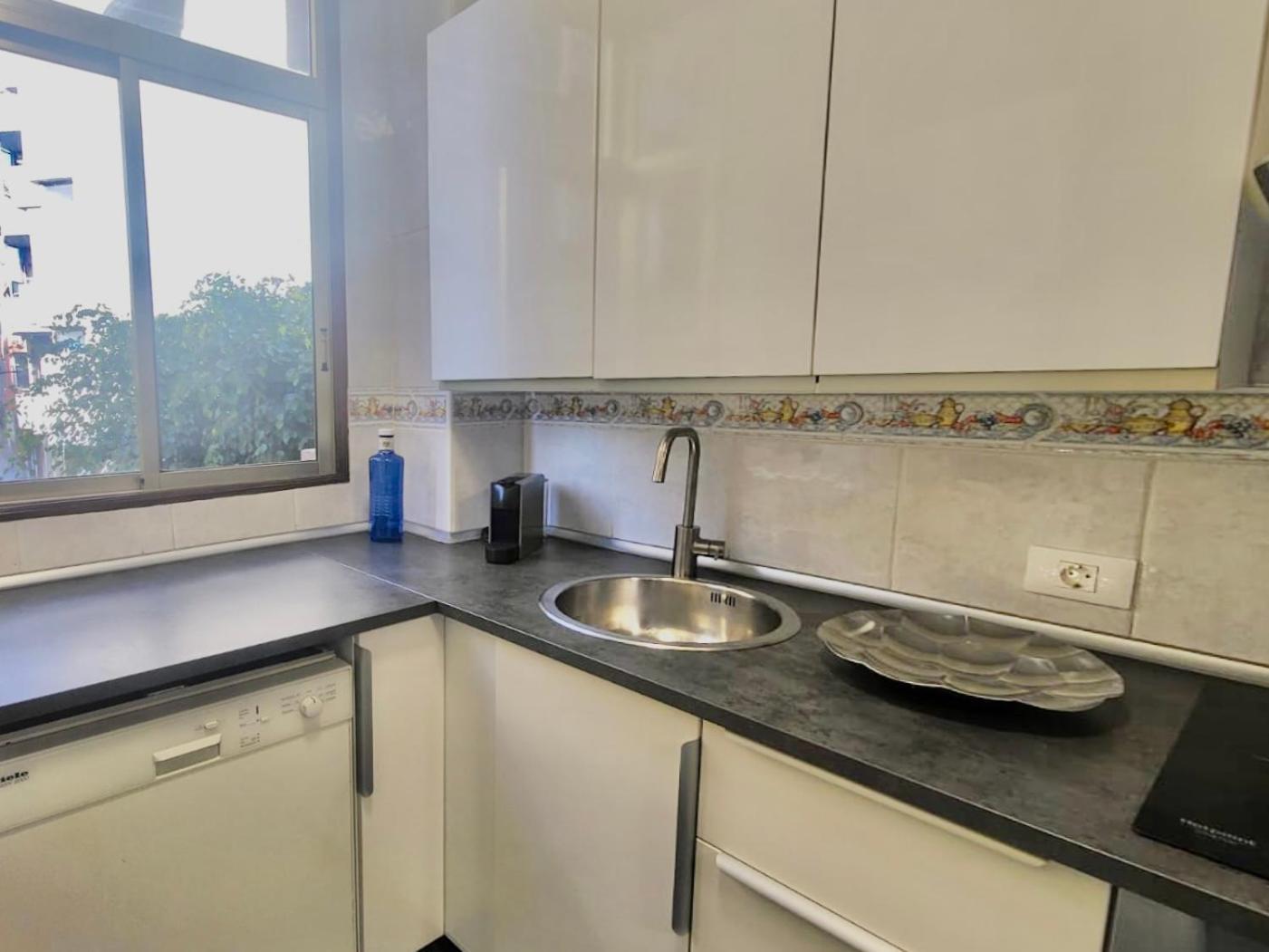 Affordable Holiday Accommodation For Large Families And Groups At Las Canteras Beach With 3 Bedrooms And Free Parking Las Palmas Exterior photo