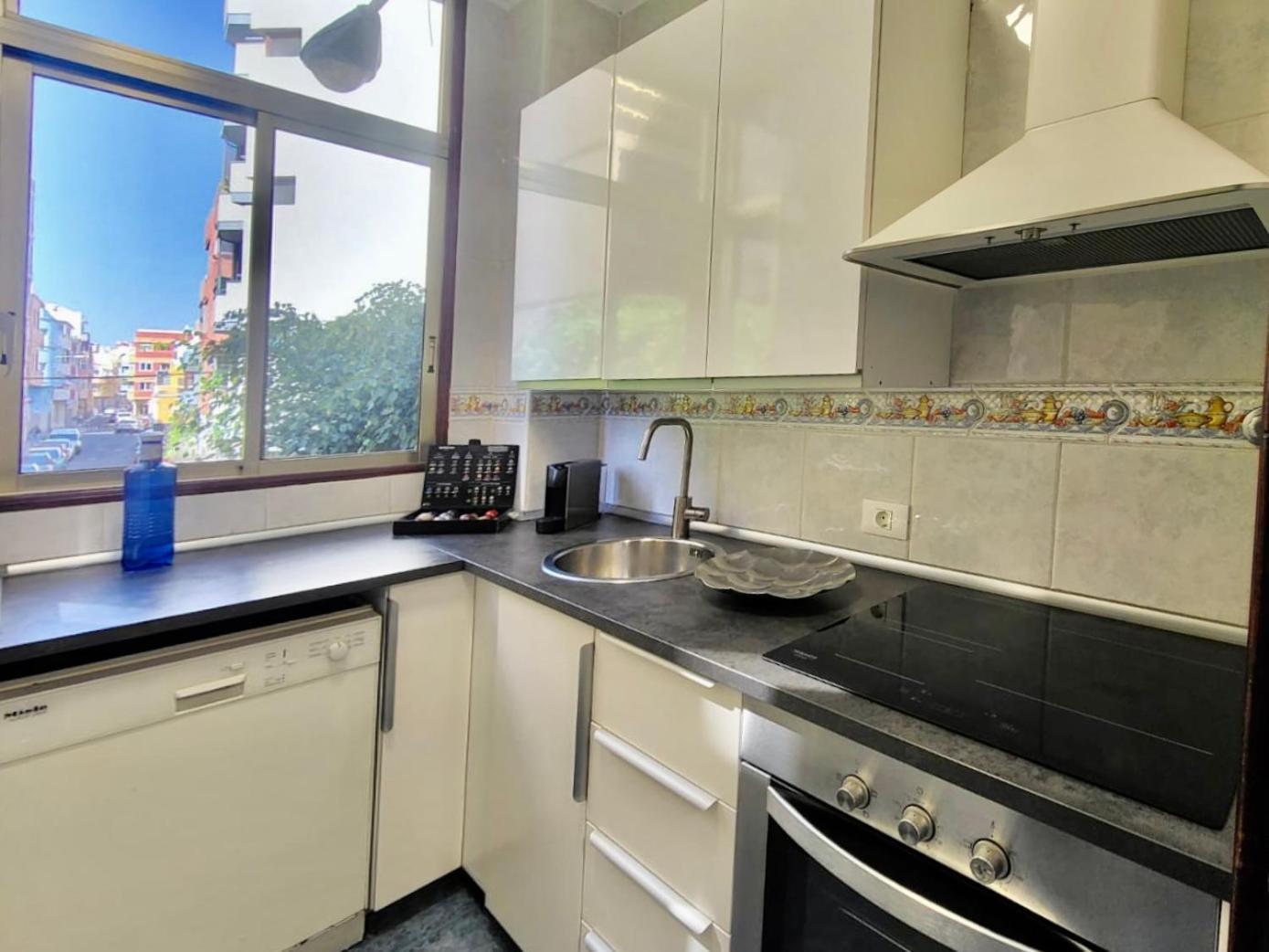 Affordable Holiday Accommodation For Large Families And Groups At Las Canteras Beach With 3 Bedrooms And Free Parking Las Palmas Exterior photo
